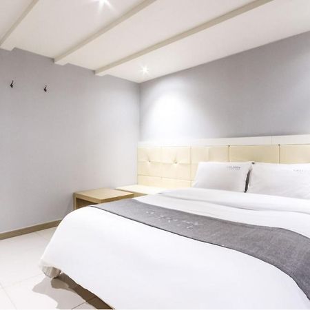 Gallery Hotel Gwangju Metropolitan City Екстер'єр фото