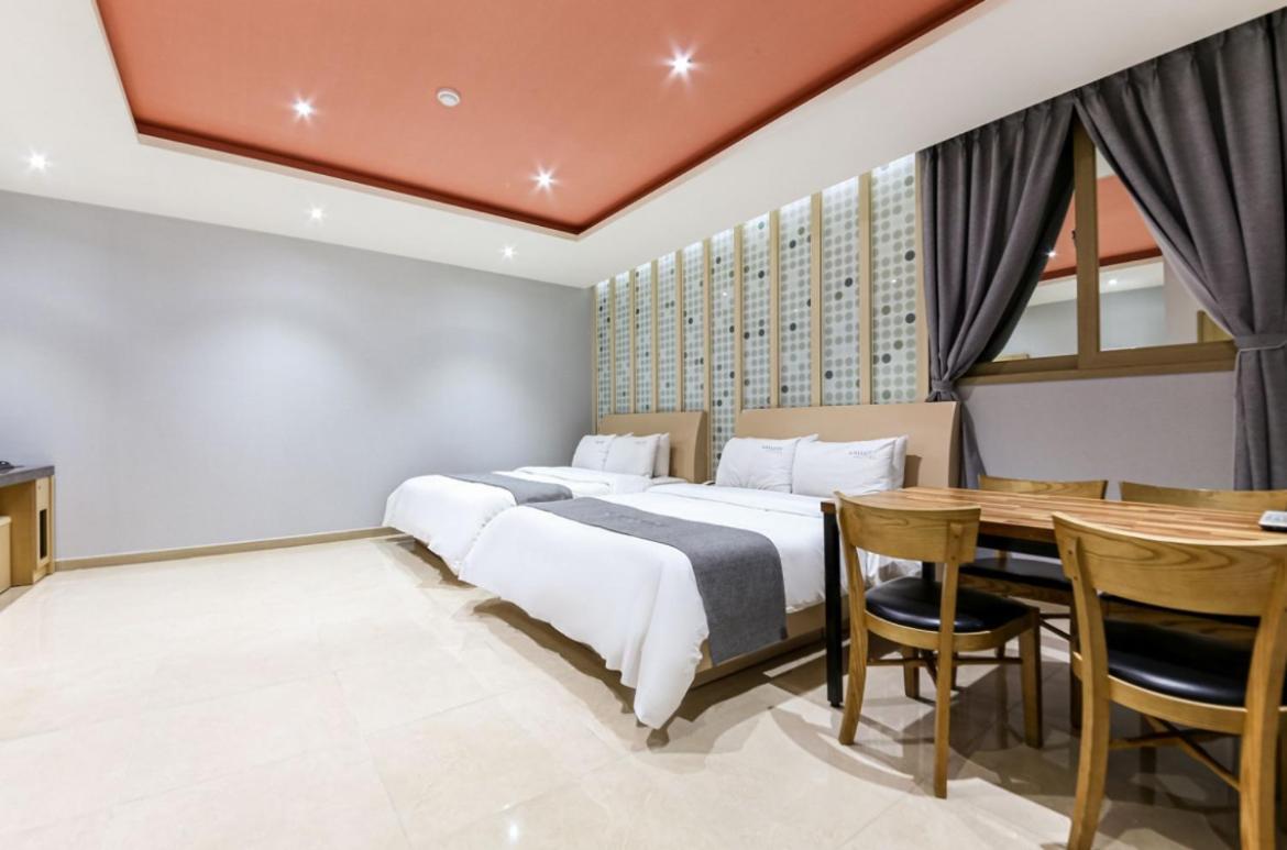 Gallery Hotel Gwangju Metropolitan City Екстер'єр фото