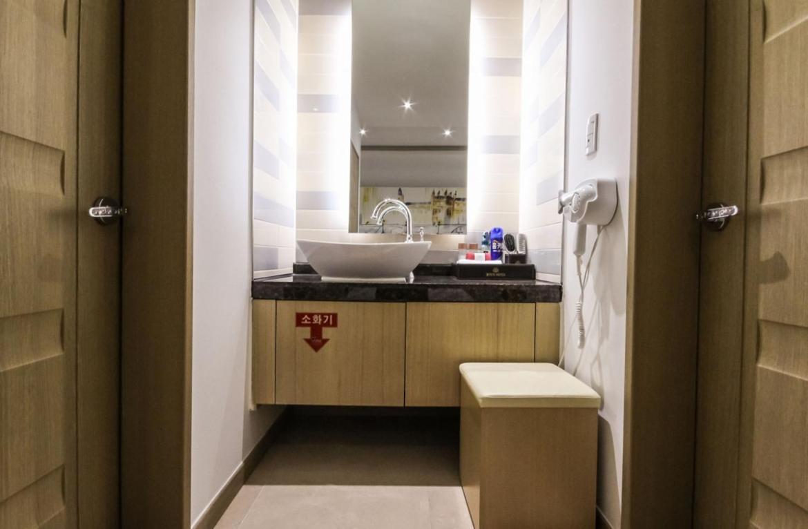 Gallery Hotel Gwangju Metropolitan City Екстер'єр фото