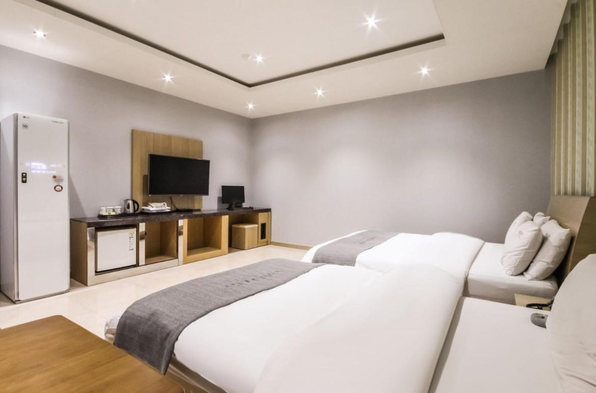 Gallery Hotel Gwangju Metropolitan City Екстер'єр фото