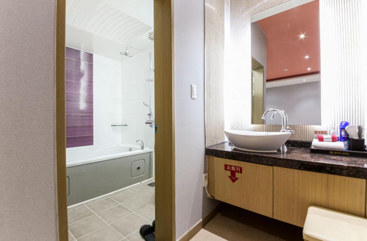 Gallery Hotel Gwangju Metropolitan City Екстер'єр фото