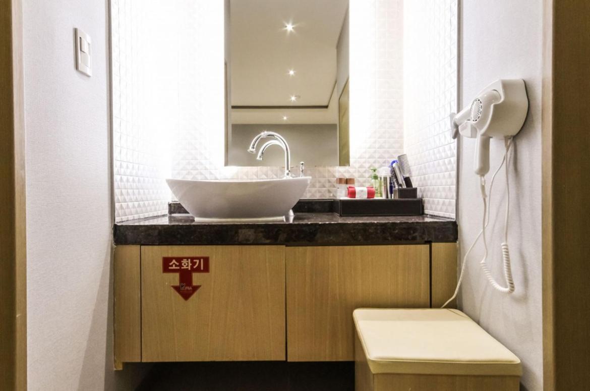 Gallery Hotel Gwangju Metropolitan City Екстер'єр фото