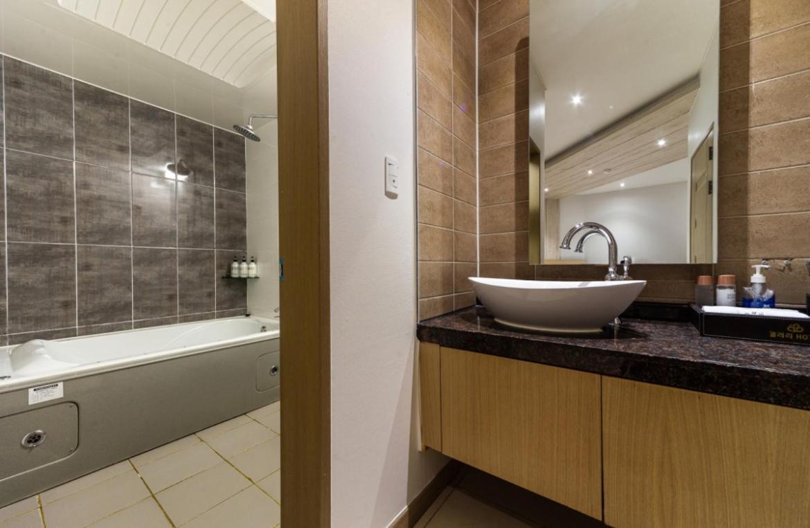 Gallery Hotel Gwangju Metropolitan City Екстер'єр фото