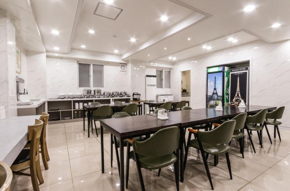 Gallery Hotel Gwangju Metropolitan City Екстер'єр фото